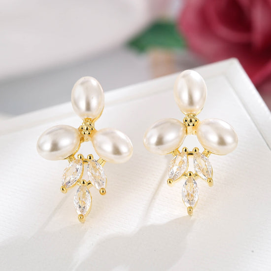 Tanishq 18 KT Yellow Gold Pearl Drop Earrings With R-Design at Rs  15825/piece | Yellow Gold Earring in Noida | ID: 20723976848